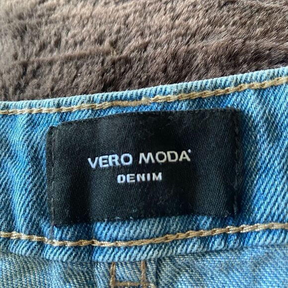 NWOT Vero Moda Denim button fly Jean Shorts M - Picture 5 of 8